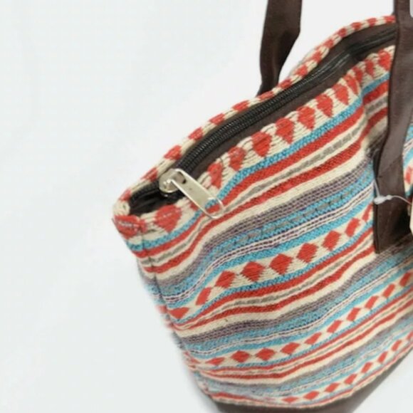 CRAZY 8's Clearance Sale!!! Canyon Sky Aztec textured tote bag - Picture 2 of 3